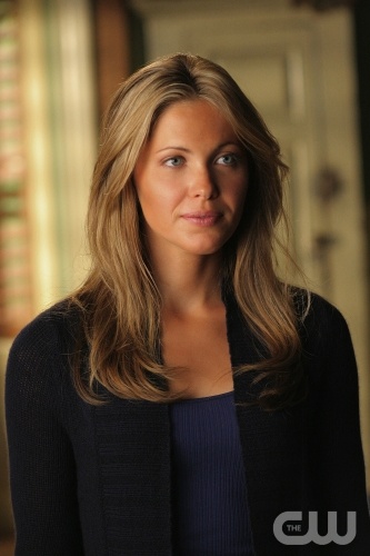 TheCW Staffel1-7Pics_90.jpg - "Fallout"--  Pascale Hutton as Raya in SMALLVILLE  on The CW Network.  Photo:  David Gray/The CW  (c) 2006 The CW Network, LLC.  All Rights Reserved